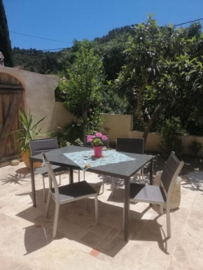 Maison provençale - 2 chambres - 2,5km de la plage